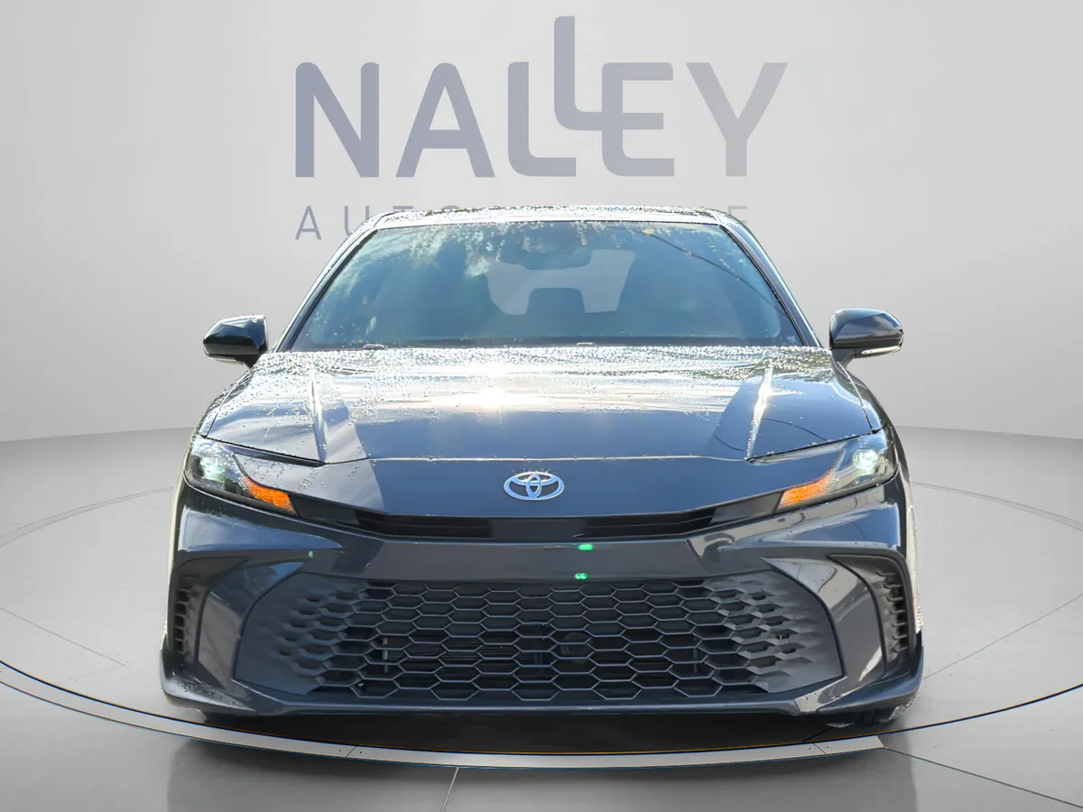 2025 Toyota Camry LE thumbnail 8