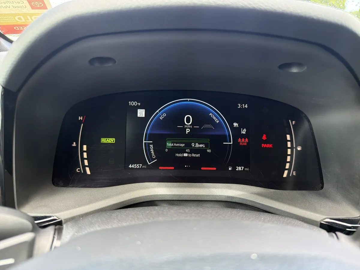 2025 Toyota Camry SE thumbnail 12