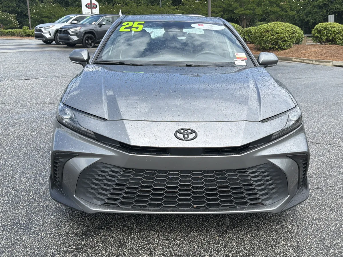 2025 Toyota Camry SE thumbnail 2