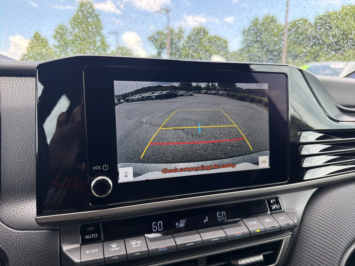 2025 Toyota Camry SE thumbnail 7
