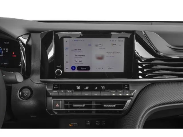 2025 Toyota Camry SE thumbnail 9