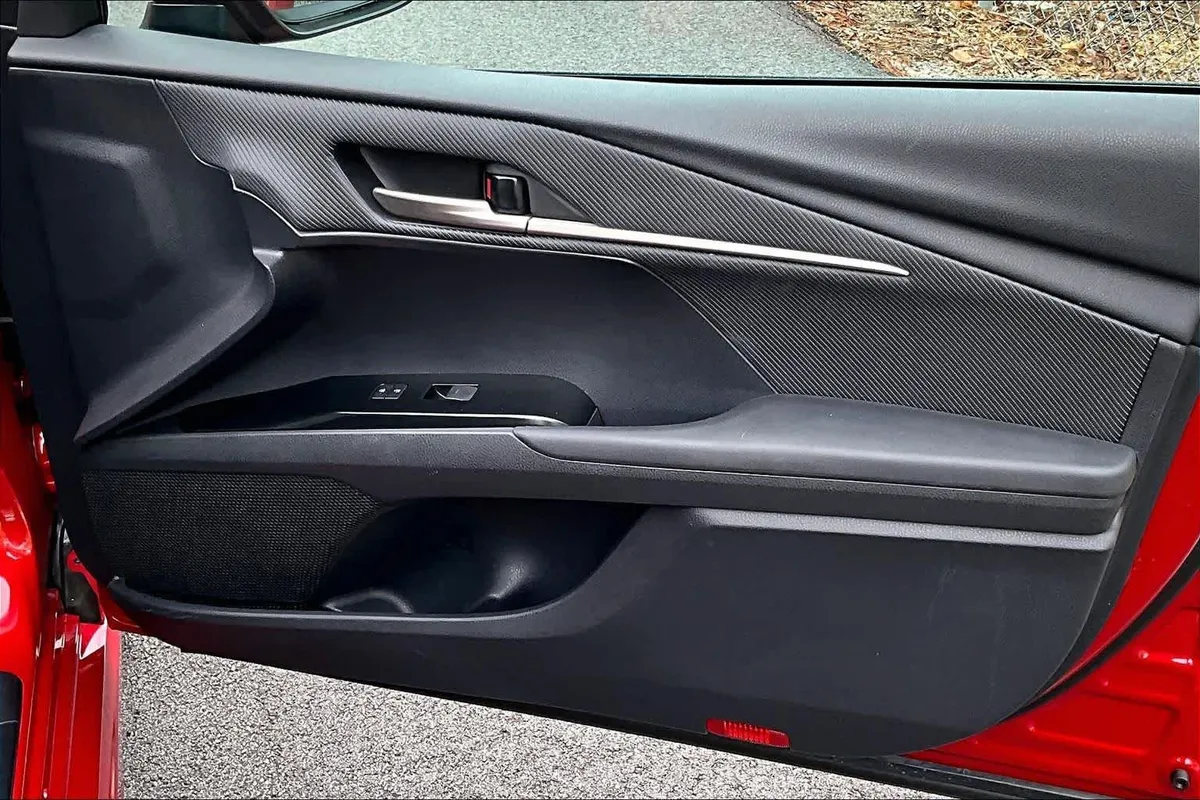 2025 Toyota Camry SE thumbnail 22
