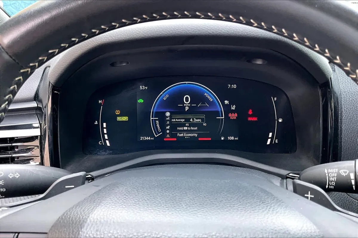 2025 Toyota Camry SE thumbnail 25