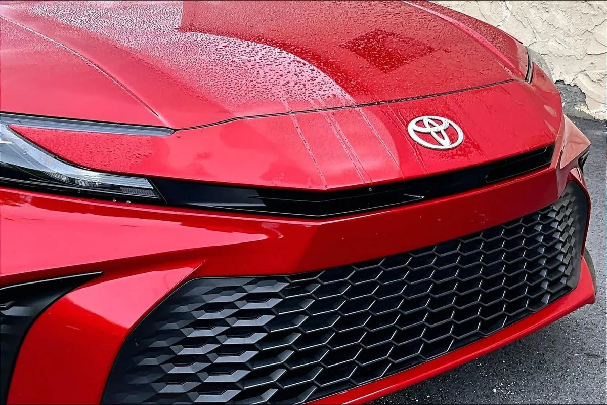 2025 Toyota Camry SE thumbnail 29
