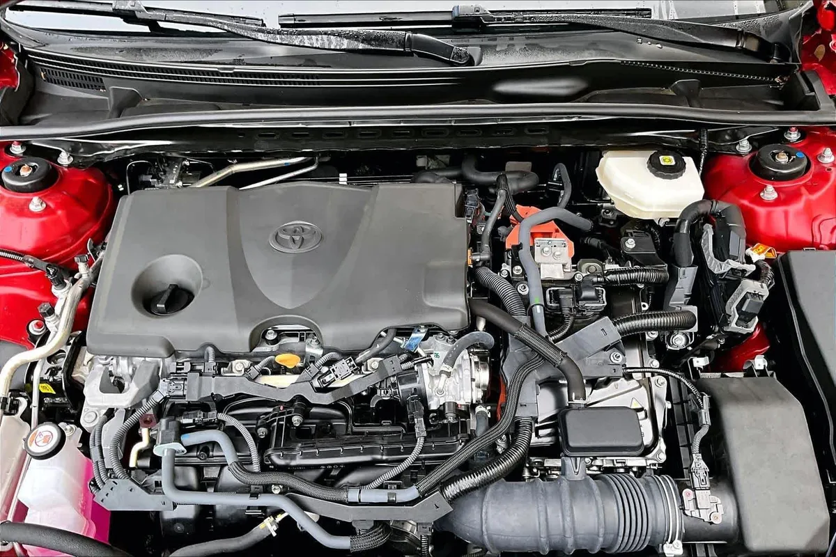 2025 Toyota Camry SE thumbnail 31