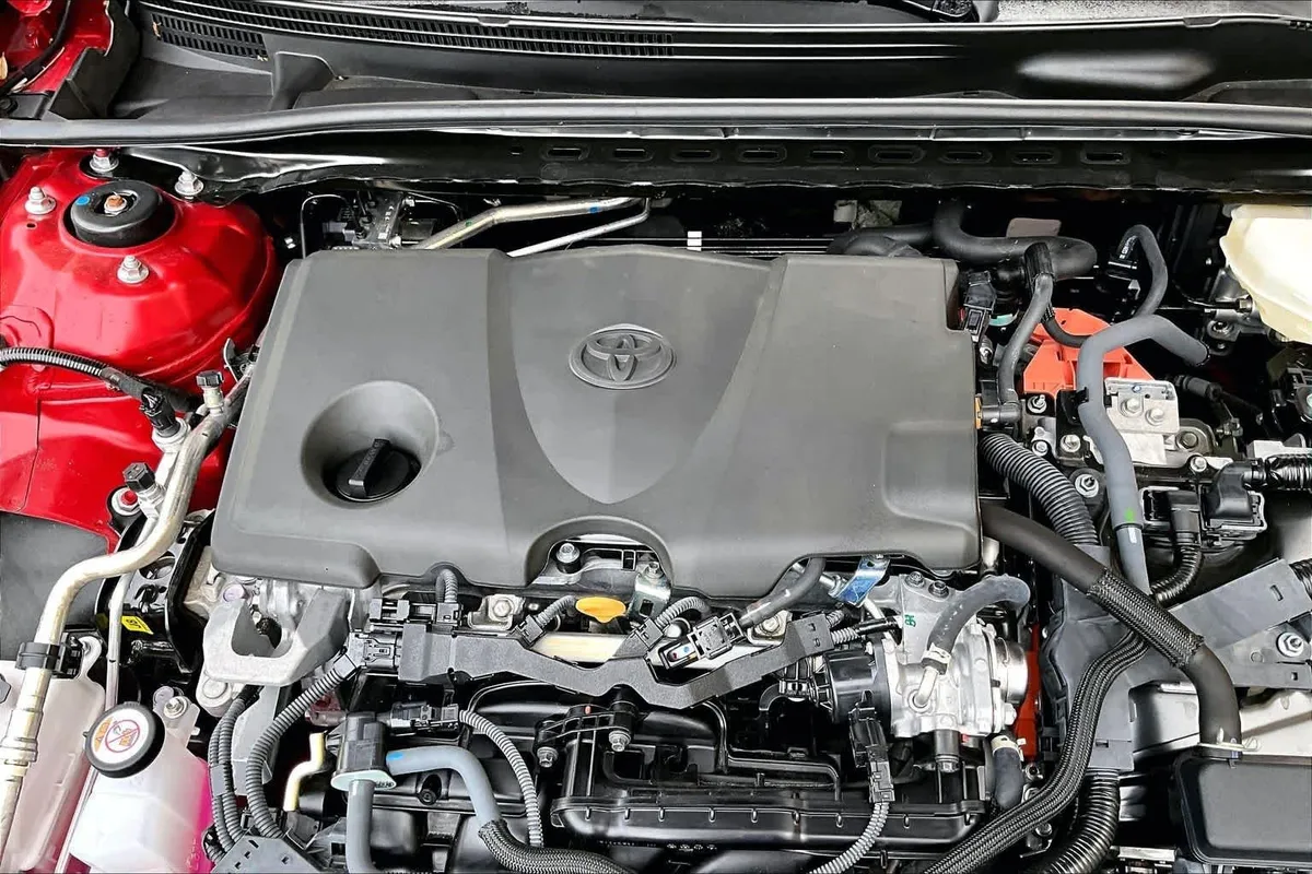 2025 Toyota Camry SE thumbnail 32