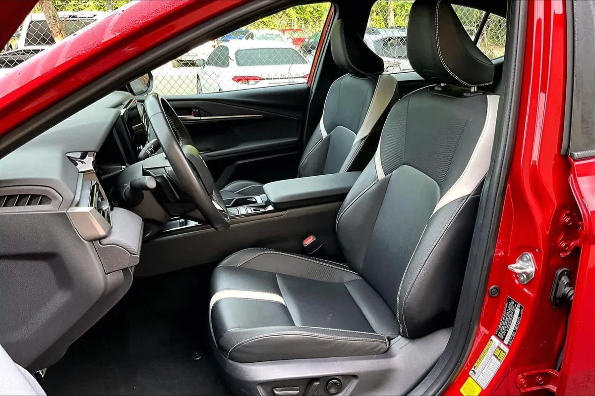2025 Toyota Camry SE thumbnail 8