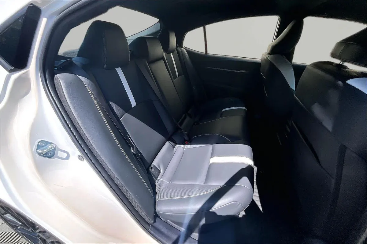 2025 Toyota Camry SE thumbnail 20