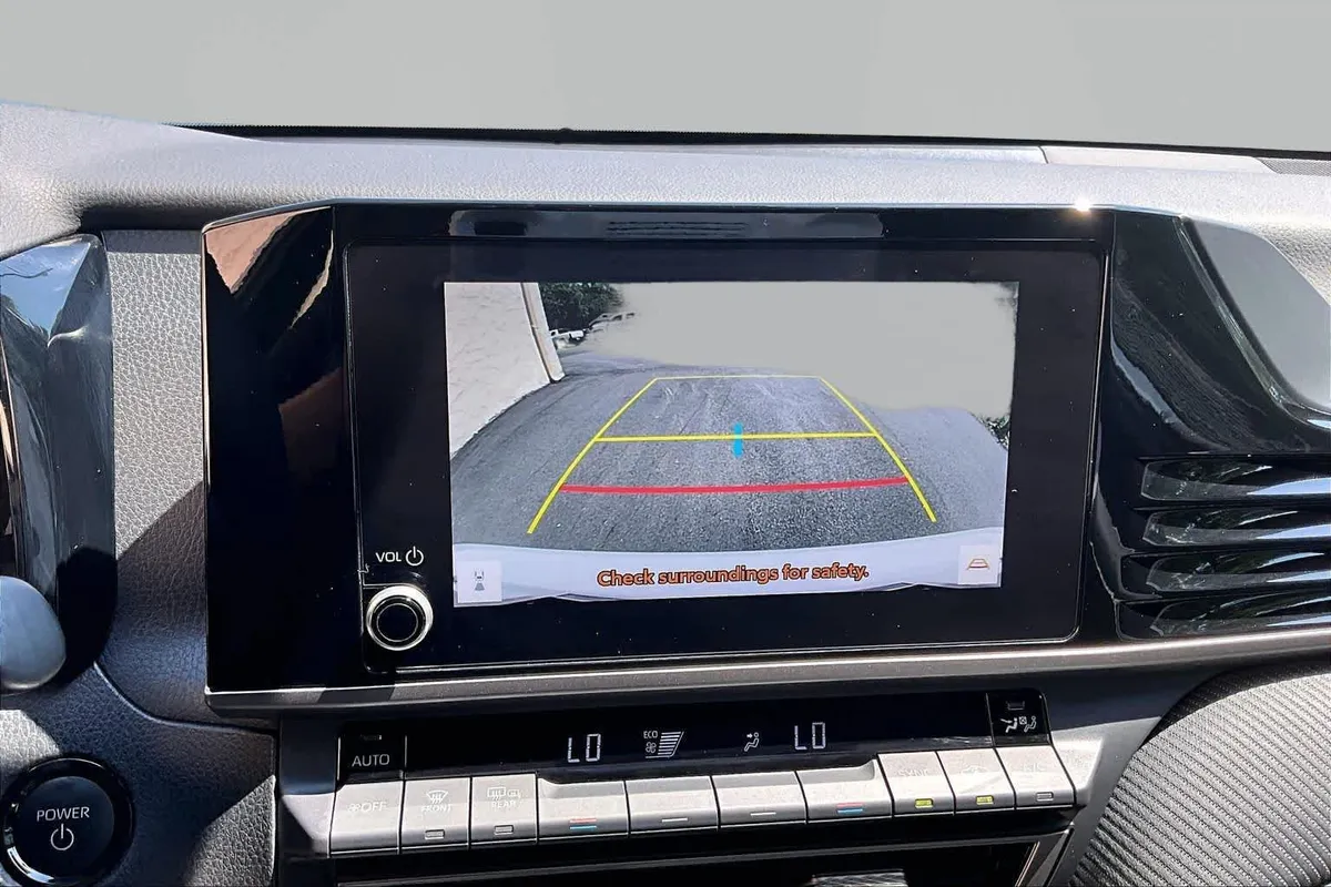 2025 Toyota Camry SE thumbnail 27
