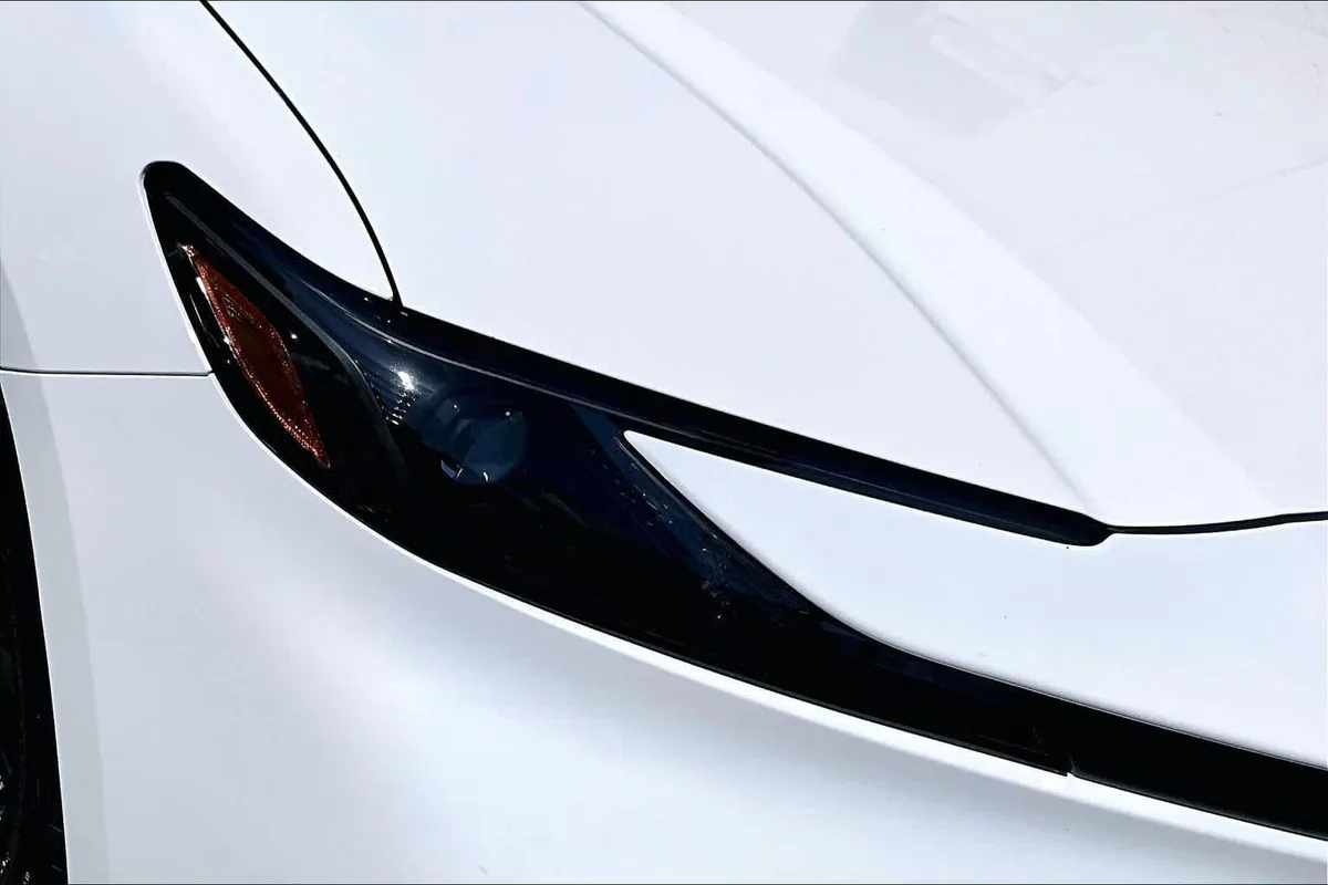 2025 Toyota Camry SE thumbnail 28