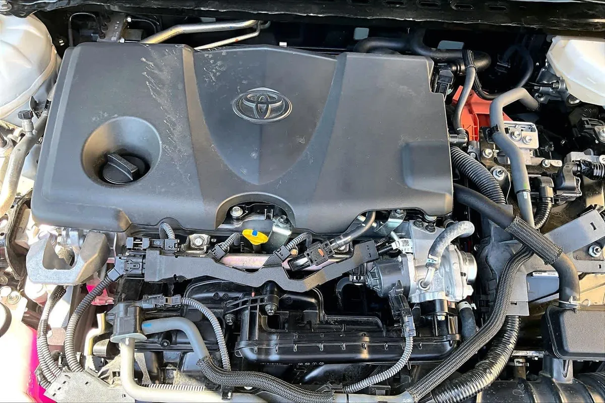 2025 Toyota Camry SE thumbnail 33