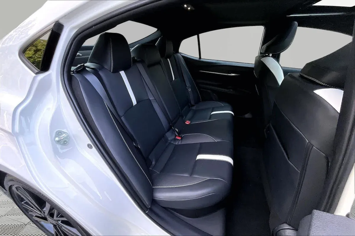 2025 Toyota Camry SE thumbnail 20