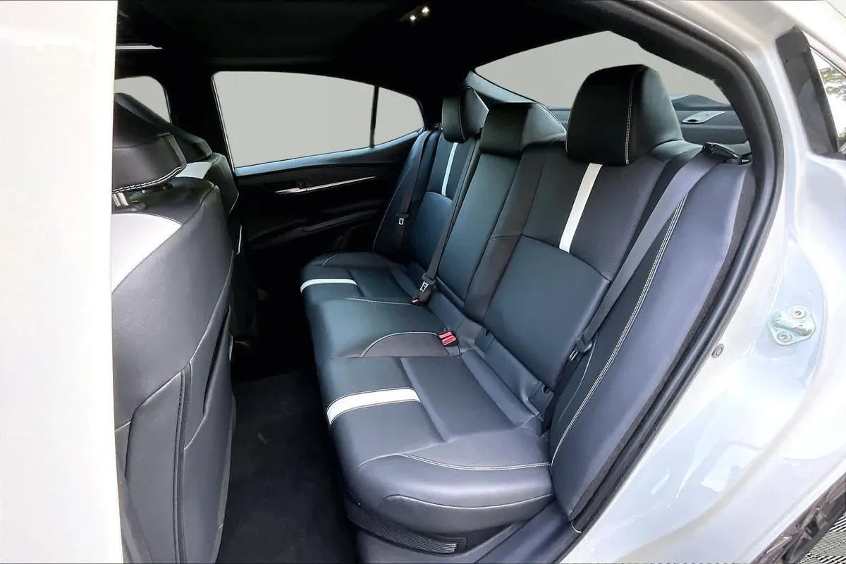 2025 Toyota Camry SE thumbnail 21