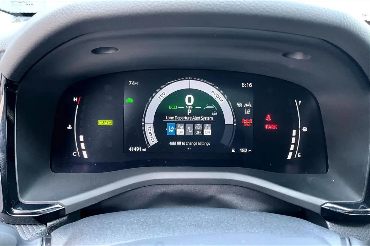 2025 Toyota Camry SE thumbnail 26