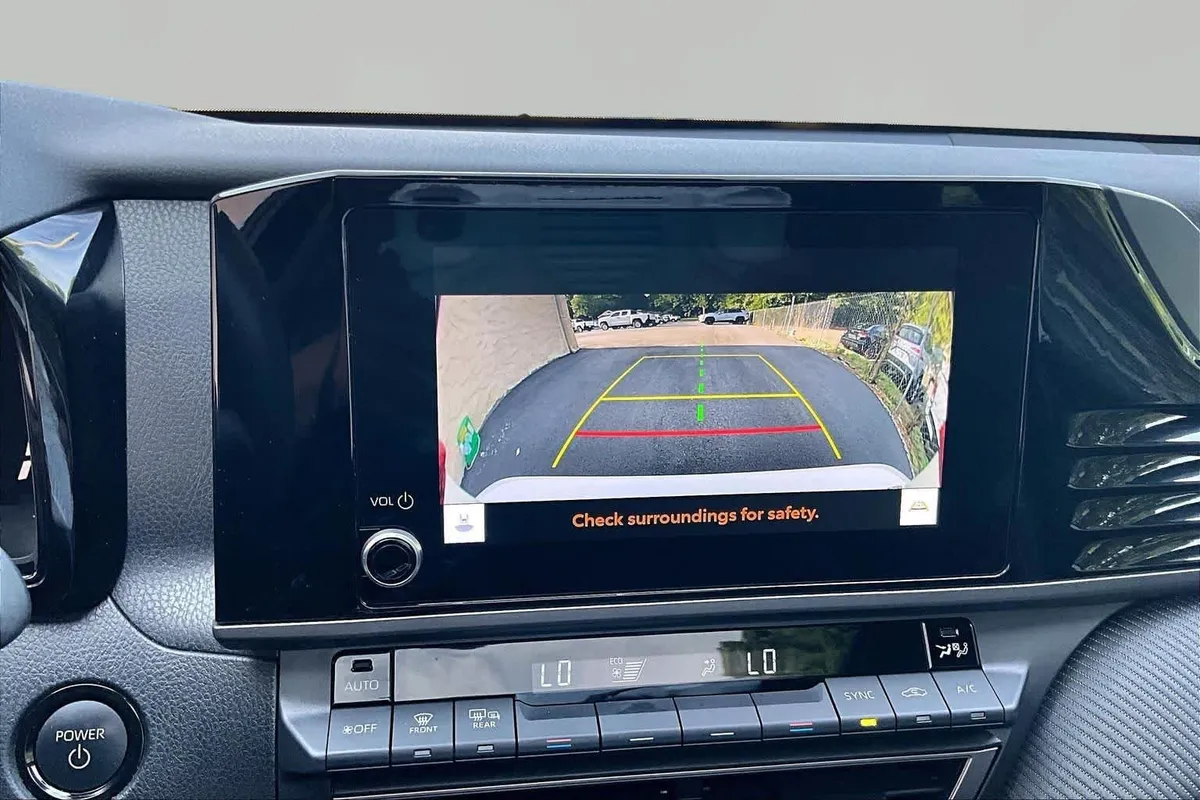 2025 Toyota Camry SE thumbnail 27