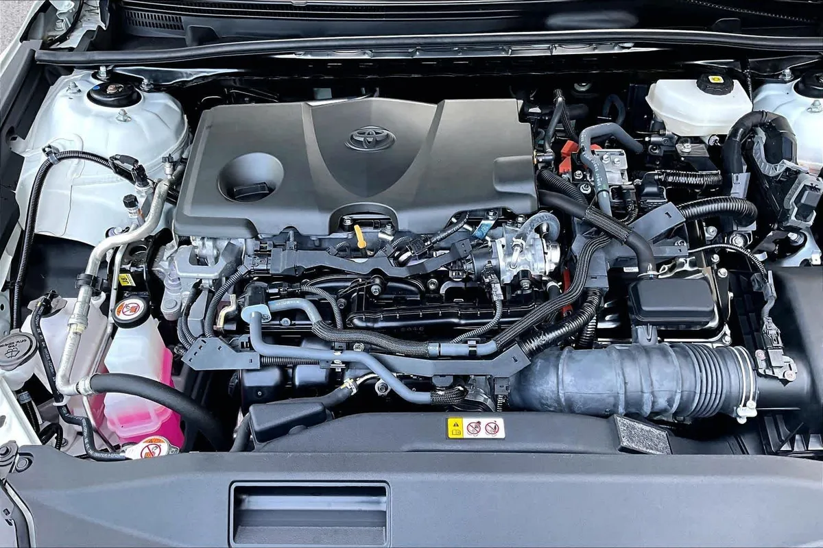 2025 Toyota Camry SE thumbnail 32