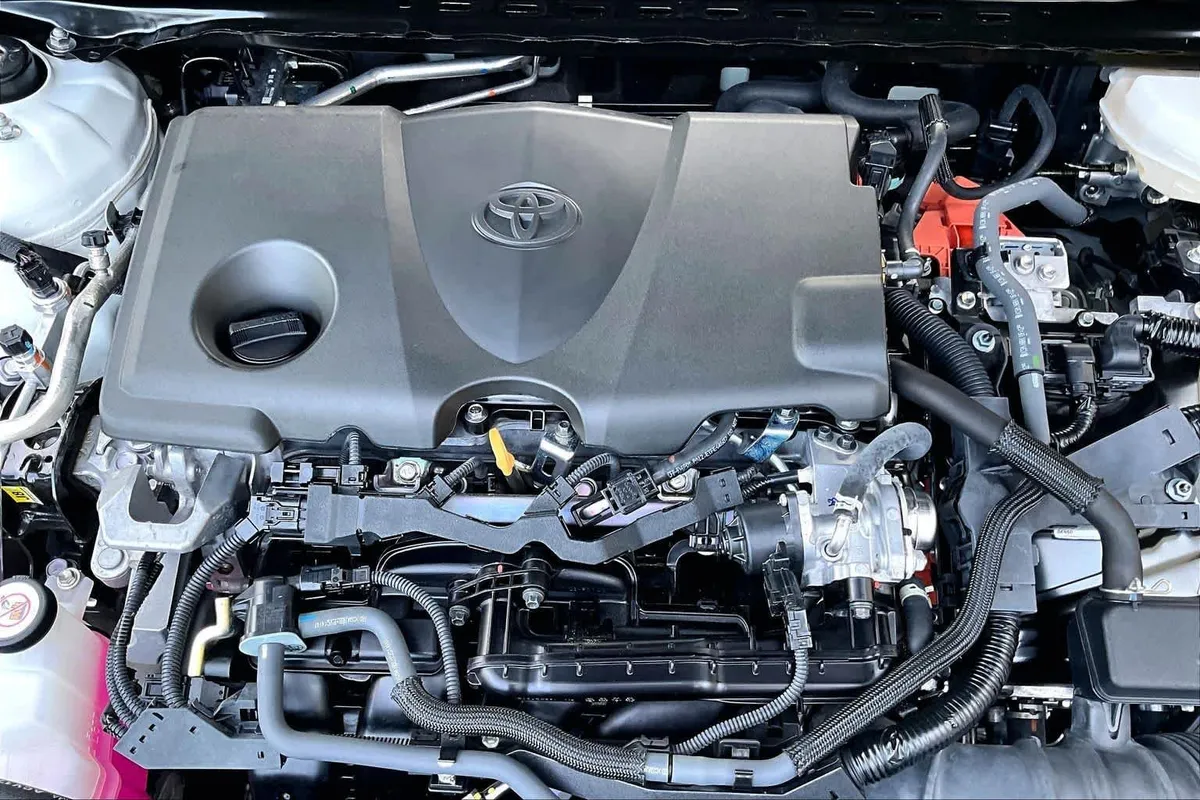 2025 Toyota Camry SE thumbnail 33