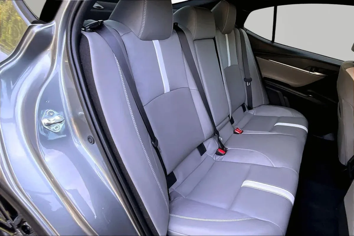 2025 Toyota Camry SE thumbnail 20