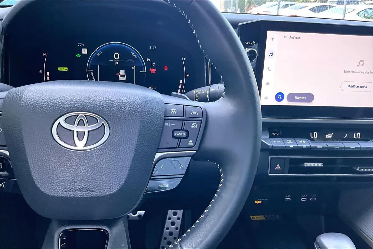 2025 Toyota Camry SE thumbnail 25