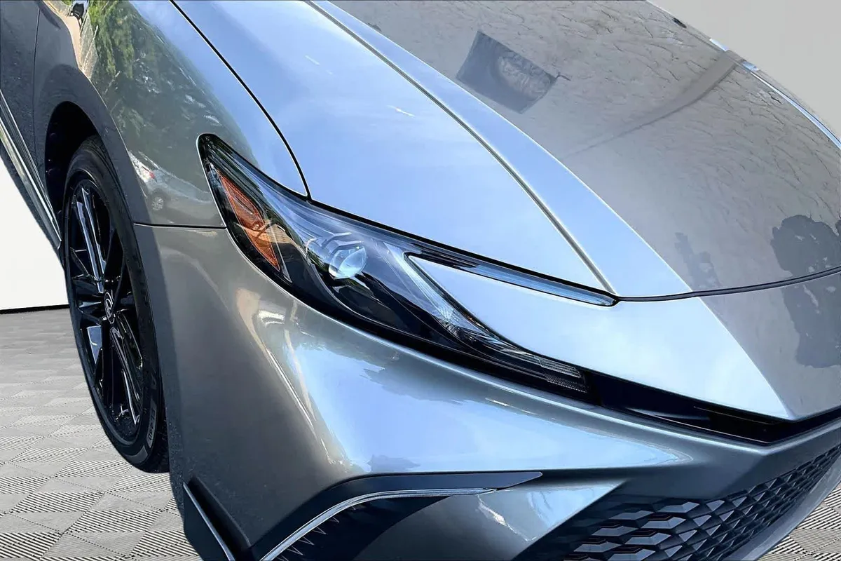 2025 Toyota Camry SE thumbnail 28