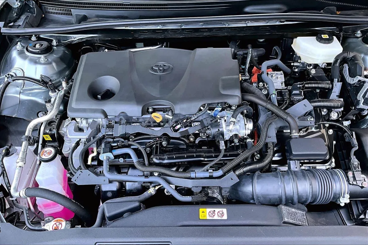 2025 Toyota Camry SE thumbnail 32
