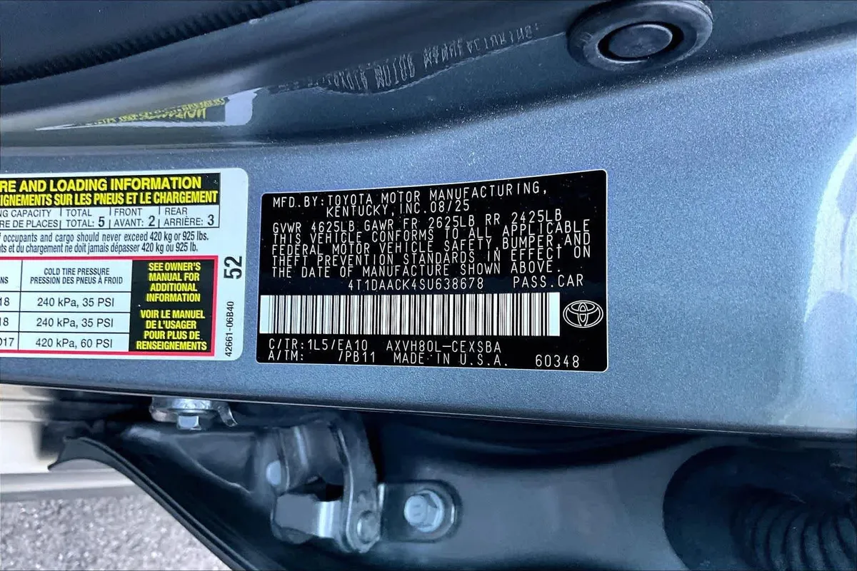 2025 Toyota Camry SE thumbnail 34
