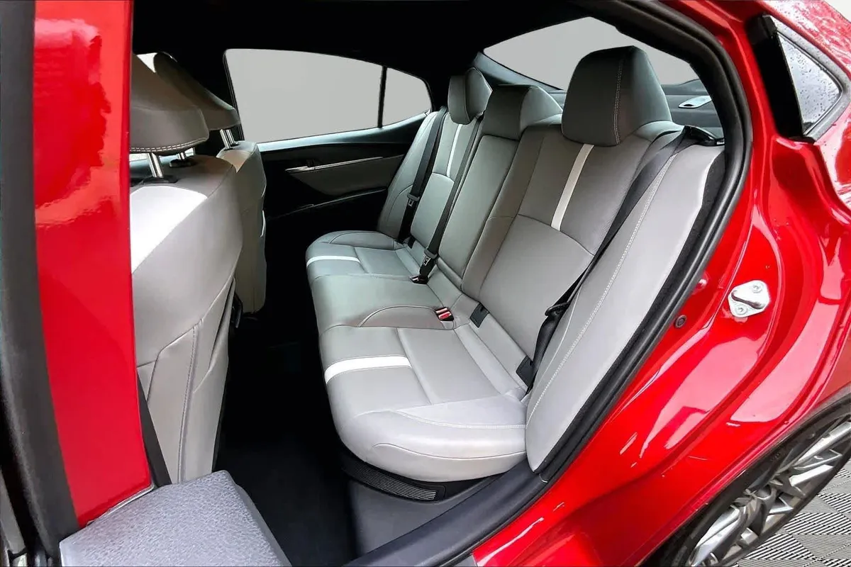 2025 Toyota Camry SE thumbnail 20