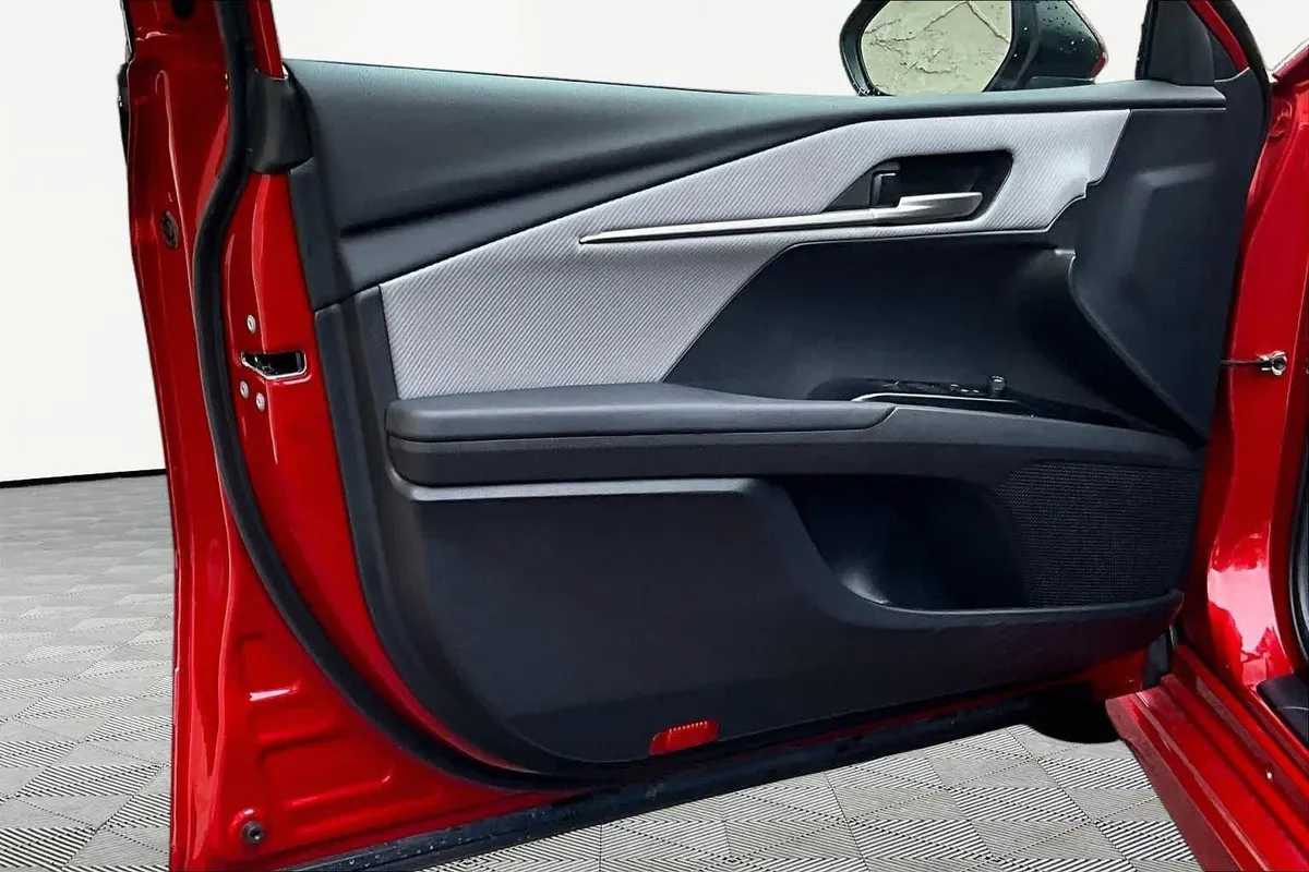 2025 Toyota Camry SE thumbnail 21