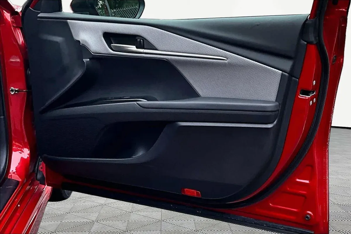 2025 Toyota Camry SE thumbnail 22