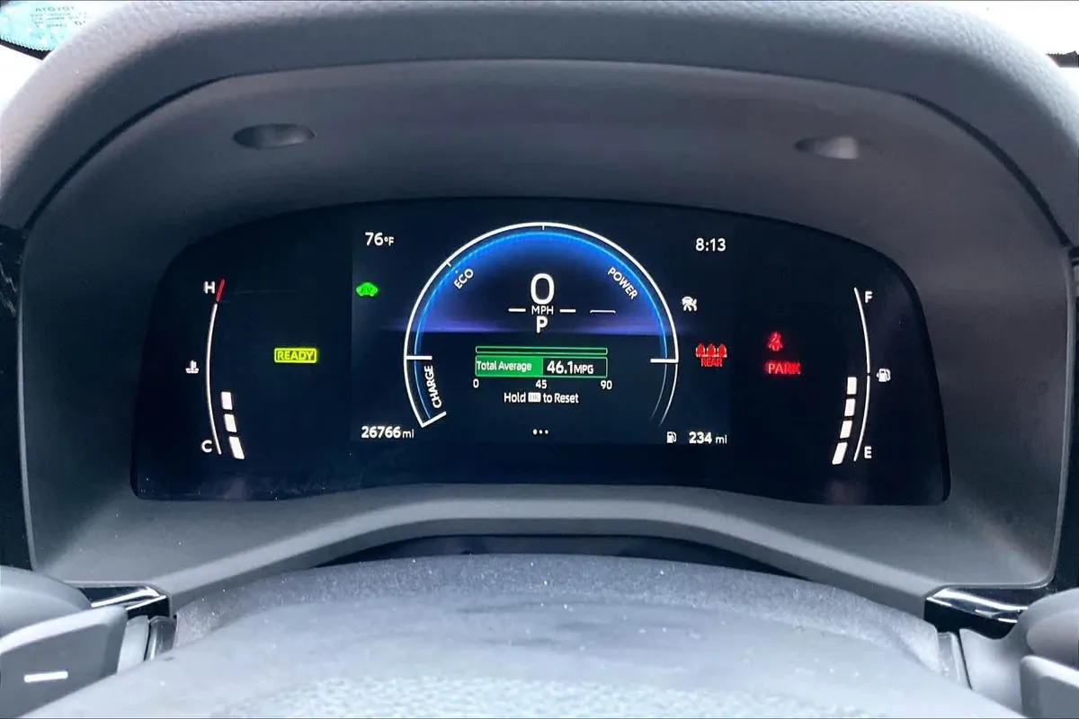 2025 Toyota Camry SE thumbnail 25