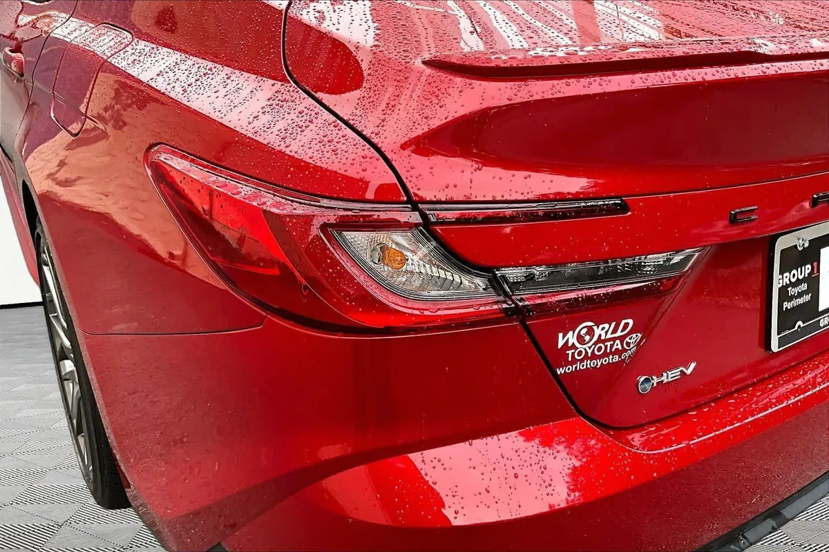 2025 Toyota Camry SE thumbnail 28