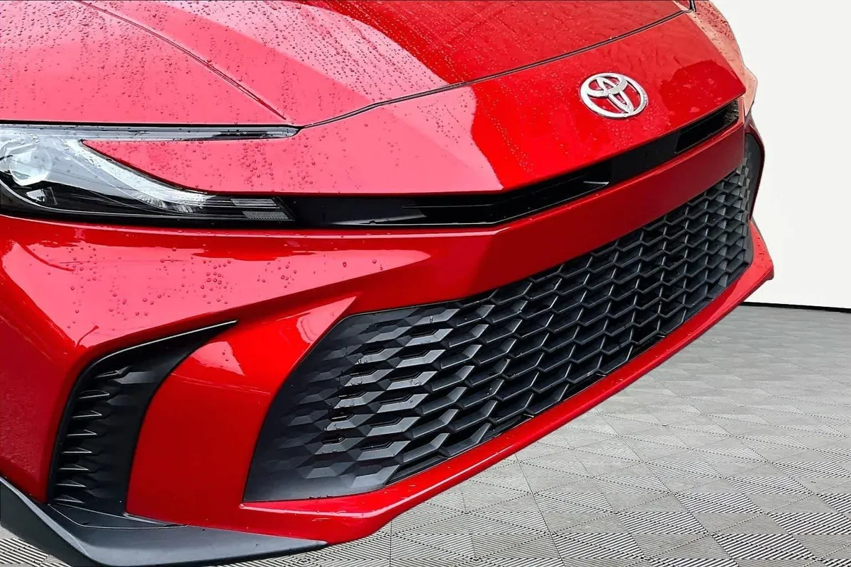 2025 Toyota Camry SE thumbnail 29