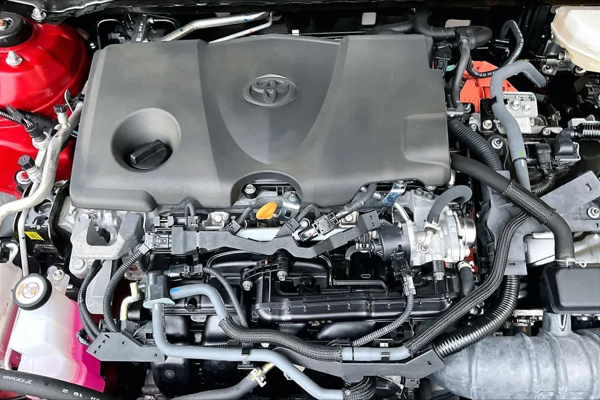 2025 Toyota Camry SE thumbnail 32