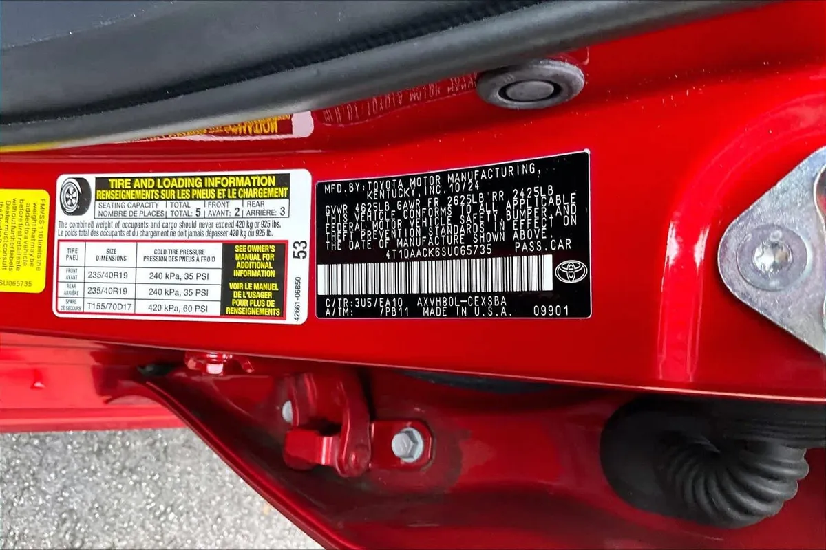 2025 Toyota Camry SE thumbnail 33