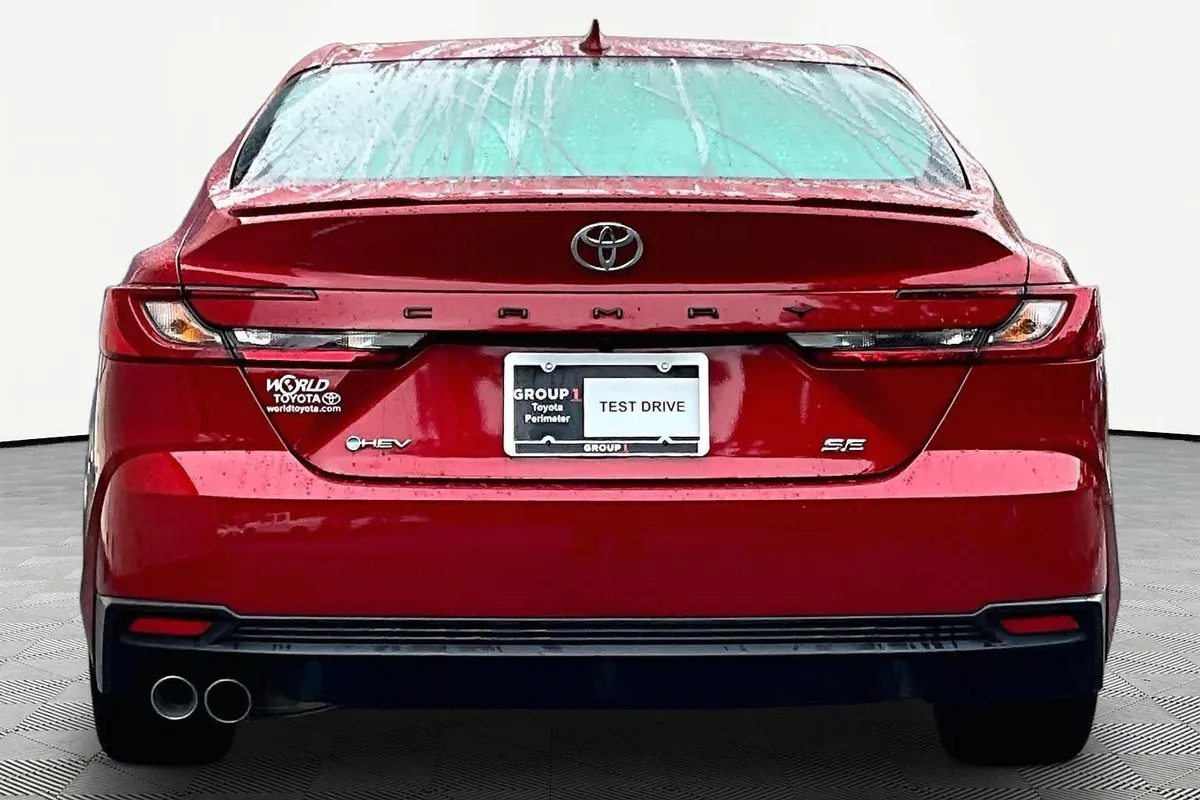 2025 Toyota Camry SE thumbnail 4