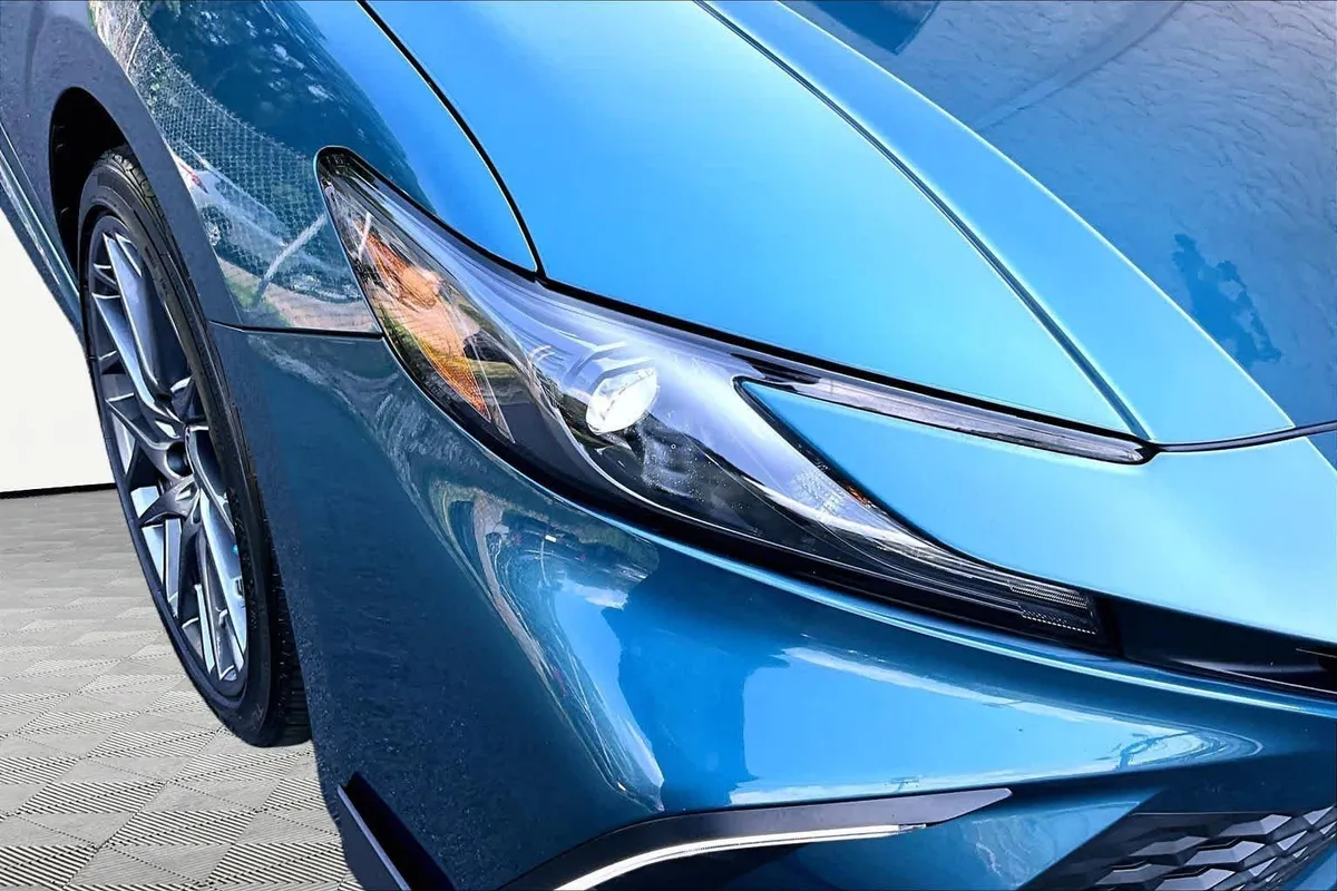 2025 Toyota Camry SE thumbnail 28