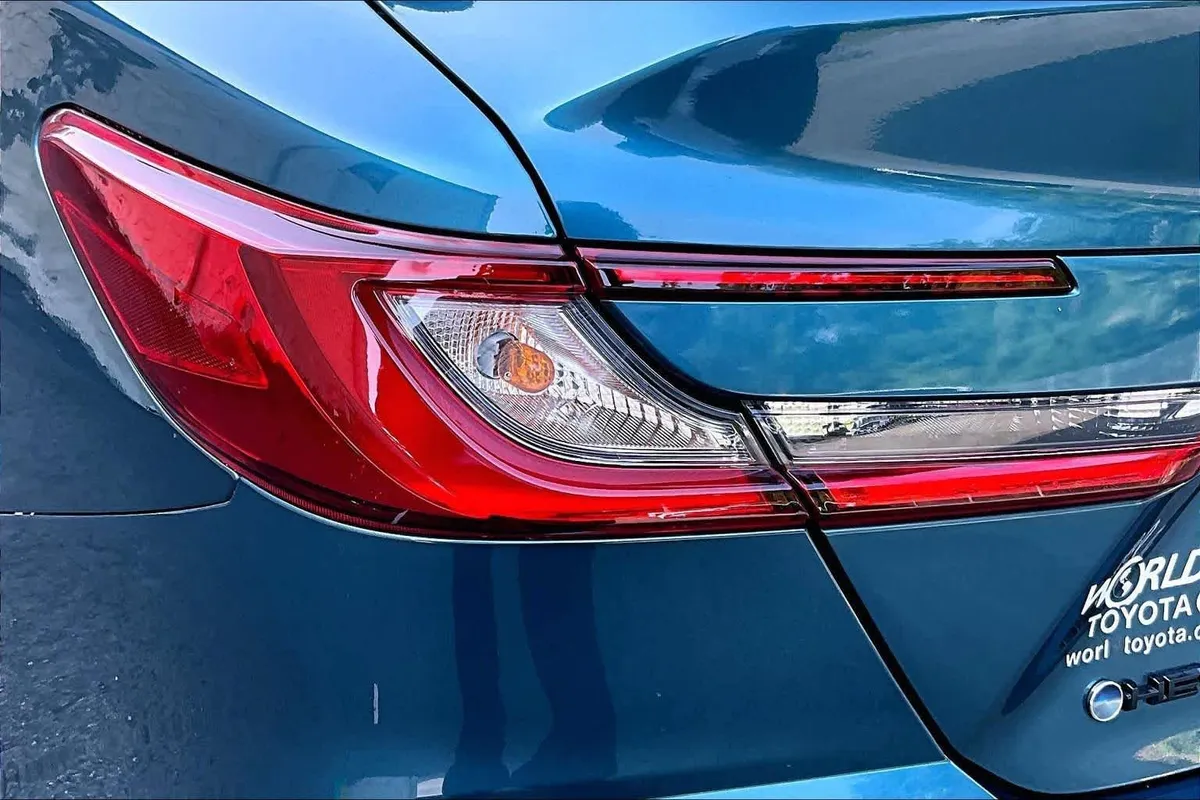 2025 Toyota Camry SE thumbnail 29