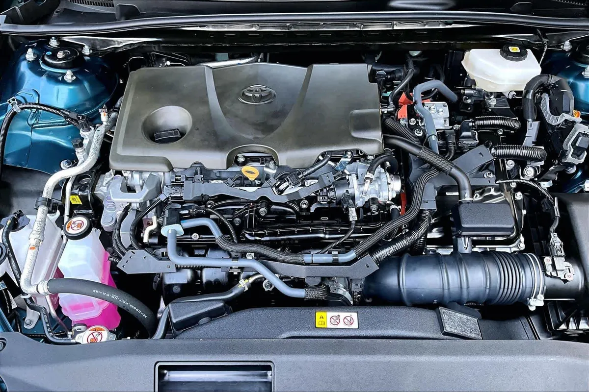 2025 Toyota Camry SE thumbnail 32