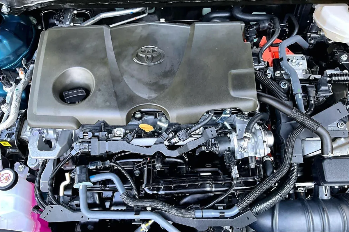 2025 Toyota Camry SE thumbnail 33