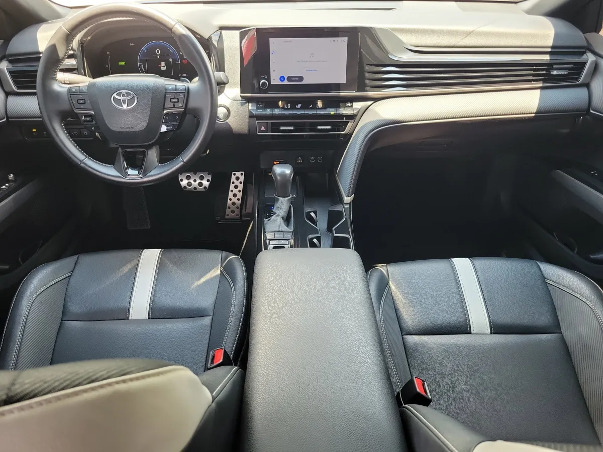 2025 Toyota Camry SE thumbnail 10