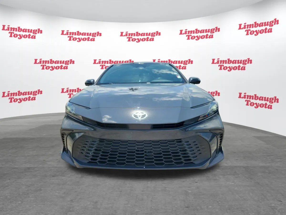 2025 Toyota Camry SE thumbnail 19
