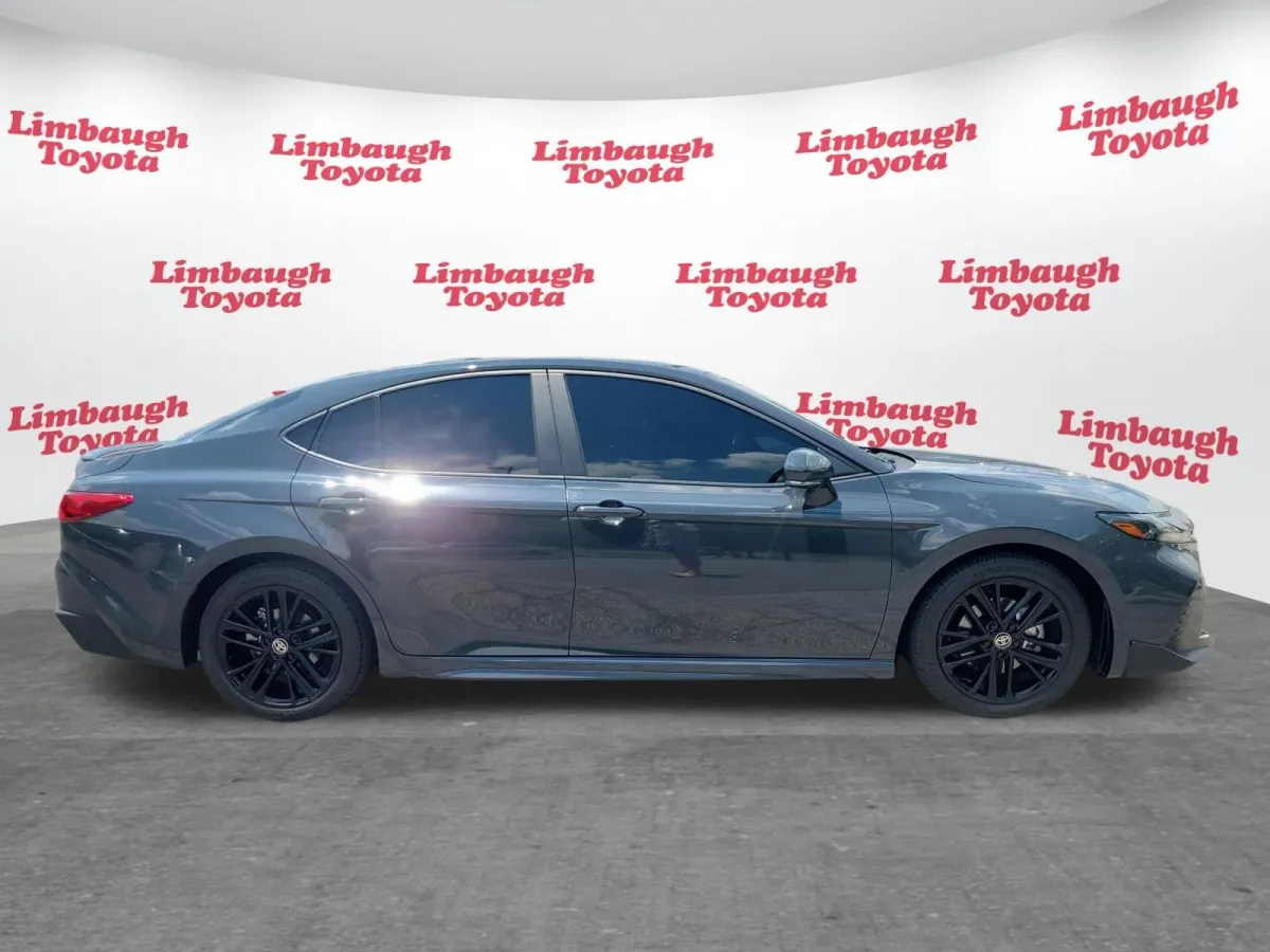 2025 Toyota Camry SE thumbnail 2