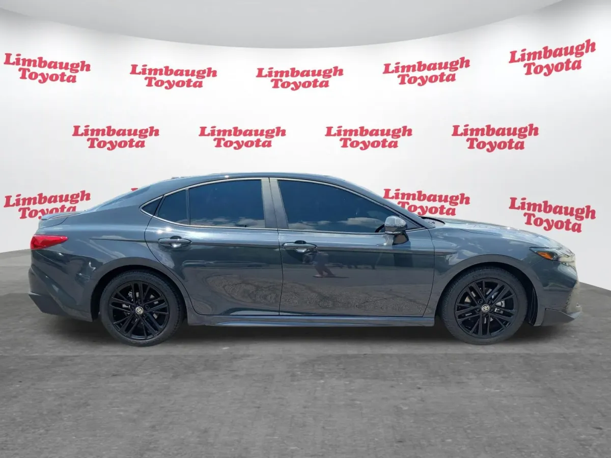 2025 Toyota Camry SE thumbnail 21