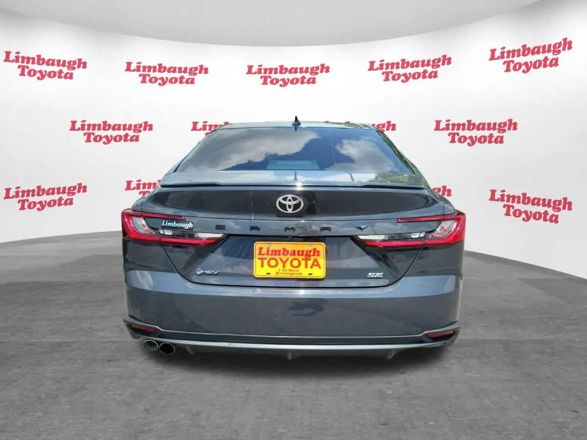 2025 Toyota Camry SE thumbnail 23