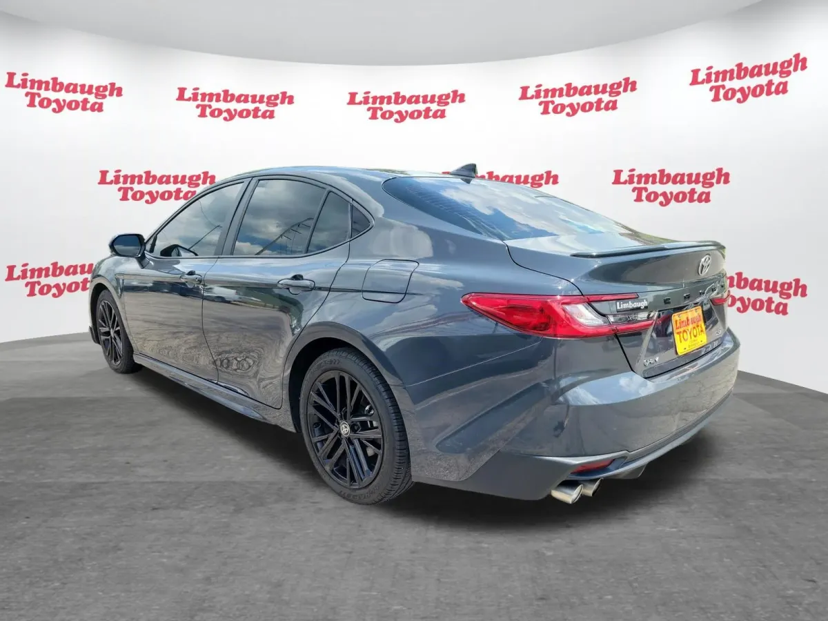 2025 Toyota Camry SE thumbnail 24