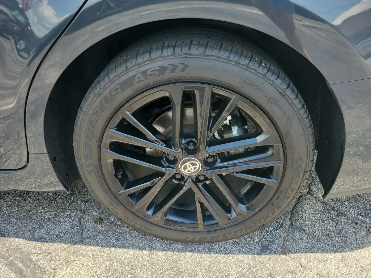 2025 Toyota Camry SE thumbnail 25