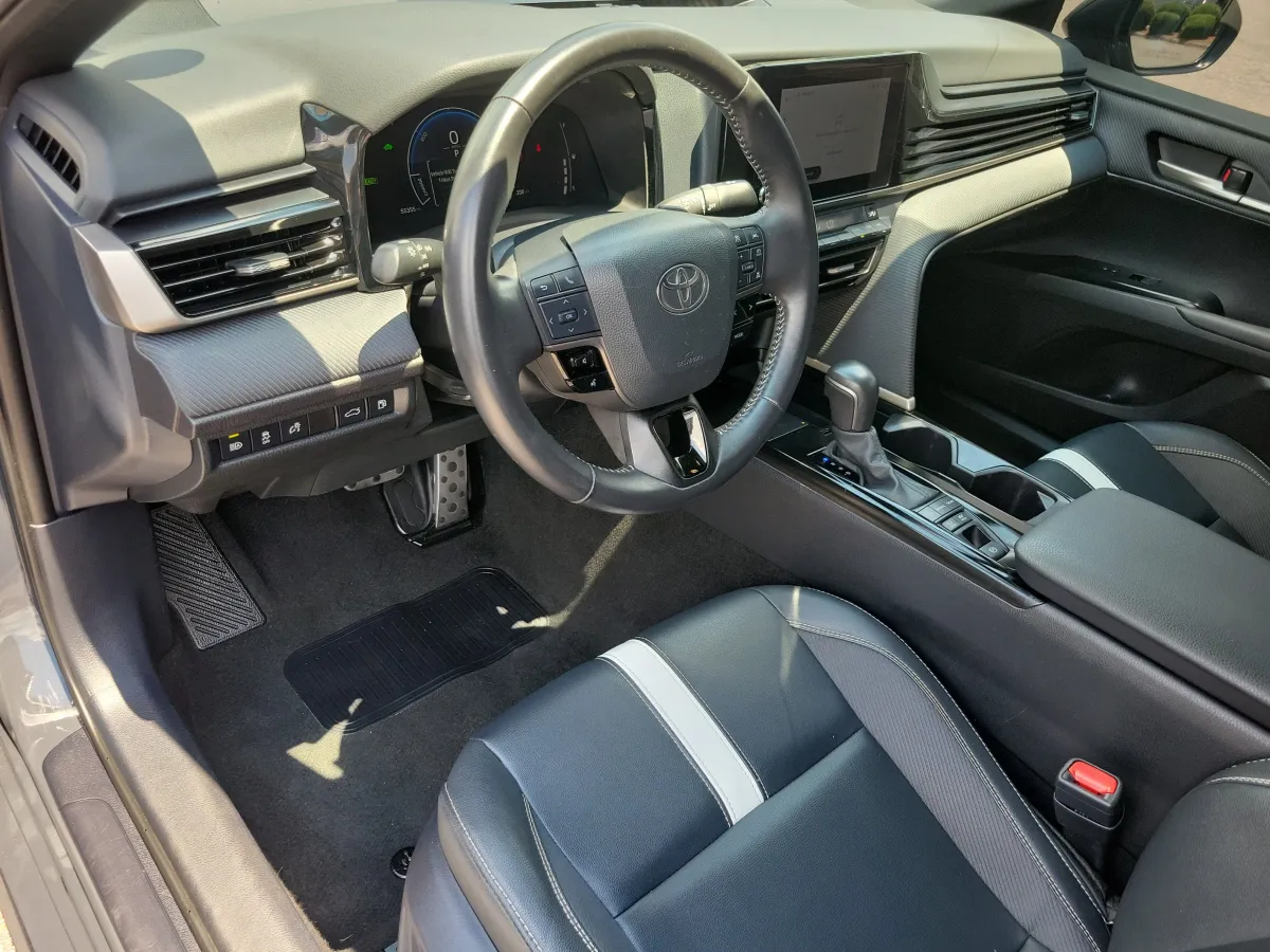 2025 Toyota Camry SE thumbnail 4