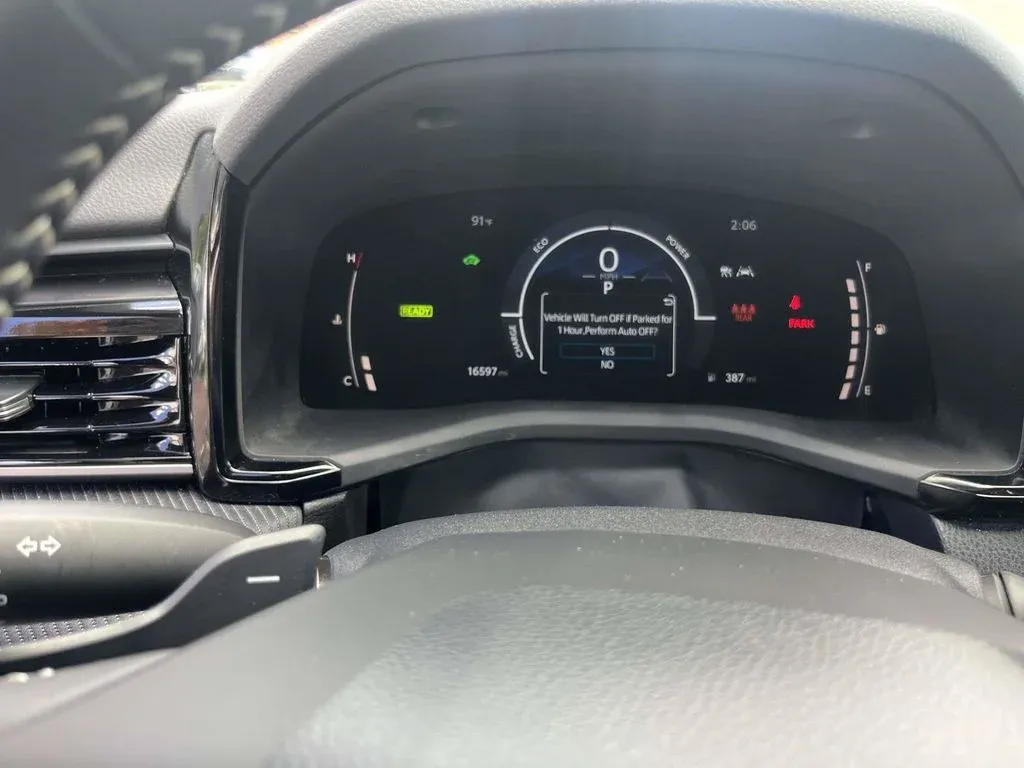 2025 Toyota Camry SE thumbnail 14