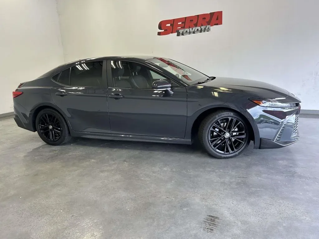 2025 Toyota Camry SE thumbnail 2