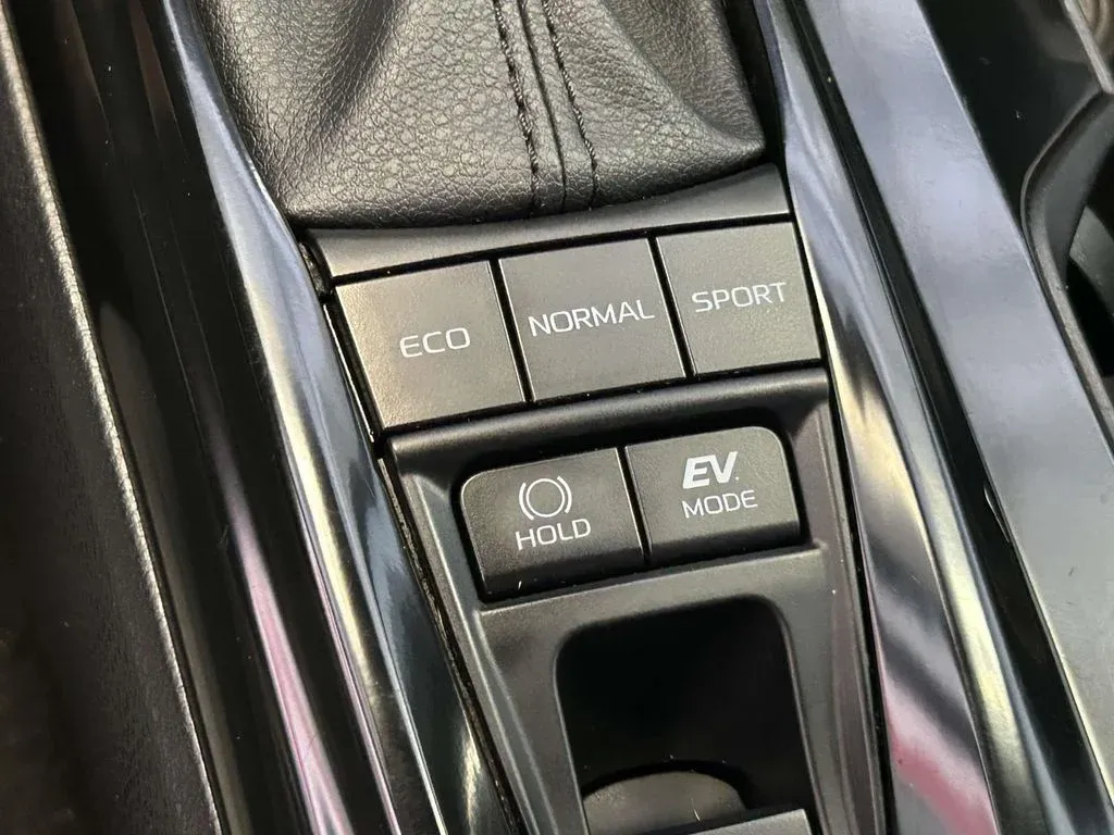 2025 Toyota Camry SE thumbnail 20
